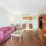 Baymont By Wyndham Paris