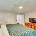 Away In Paris Retreat With Workspace, 2 Mi To Dtwn