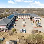 Paris Inn & Suites