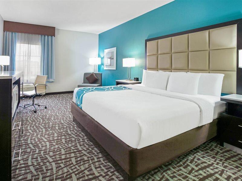 La Quinta And By Wyndham 3*