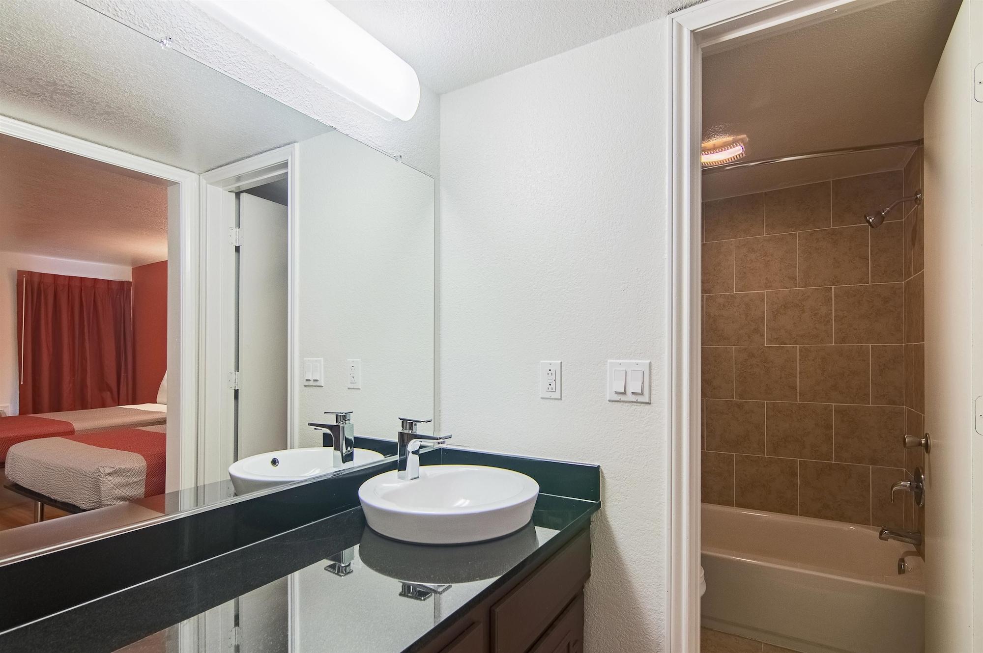 6-paris, Tx Hotel 2*