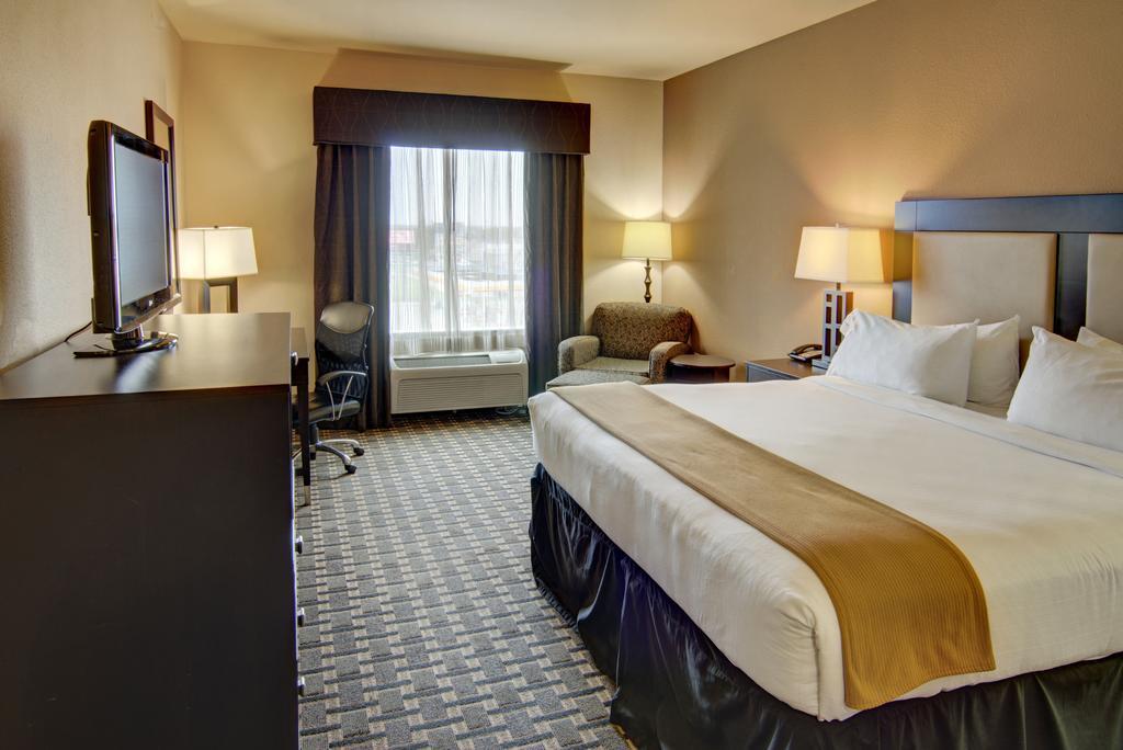 Hotel Express & By Ihg 2*
