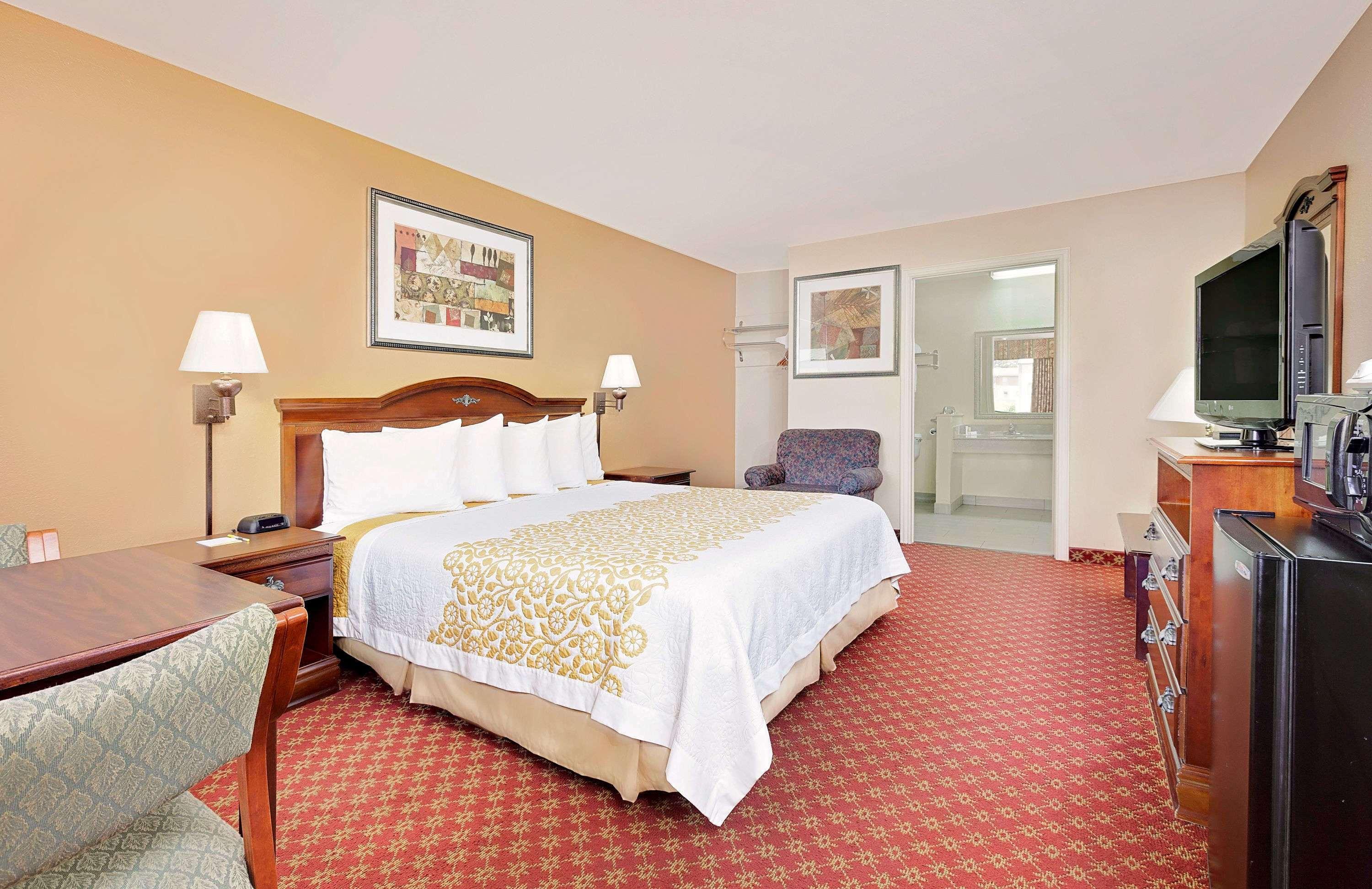Days By Wyndham Motel Paris