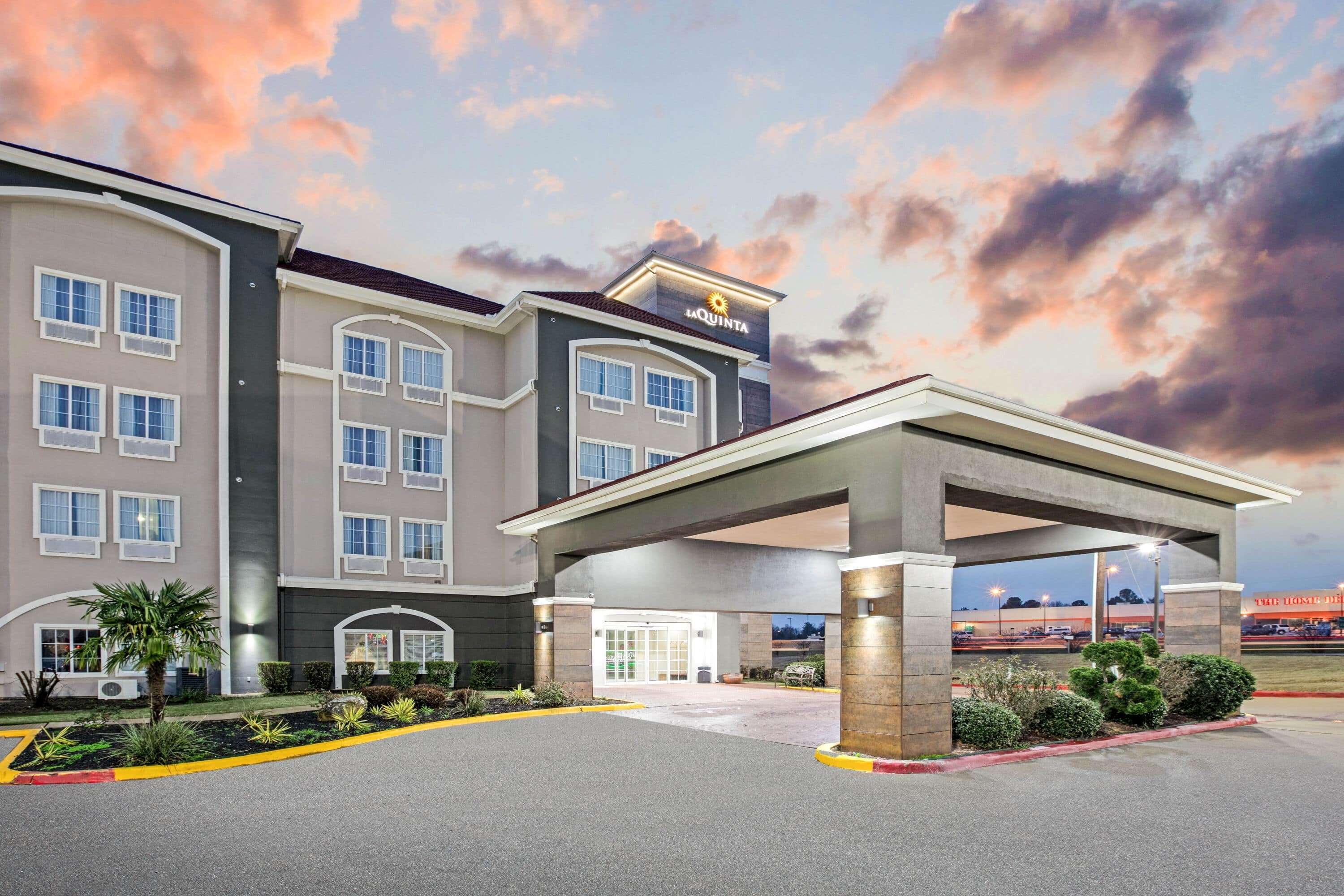 La Quinta And By Wyndham 3*