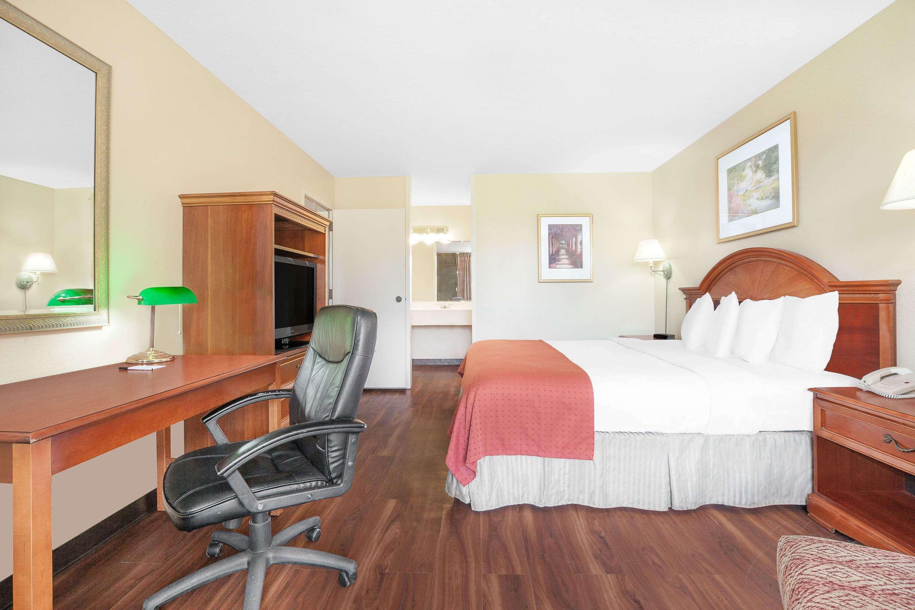 Hotel Baymont By Wyndham Paris