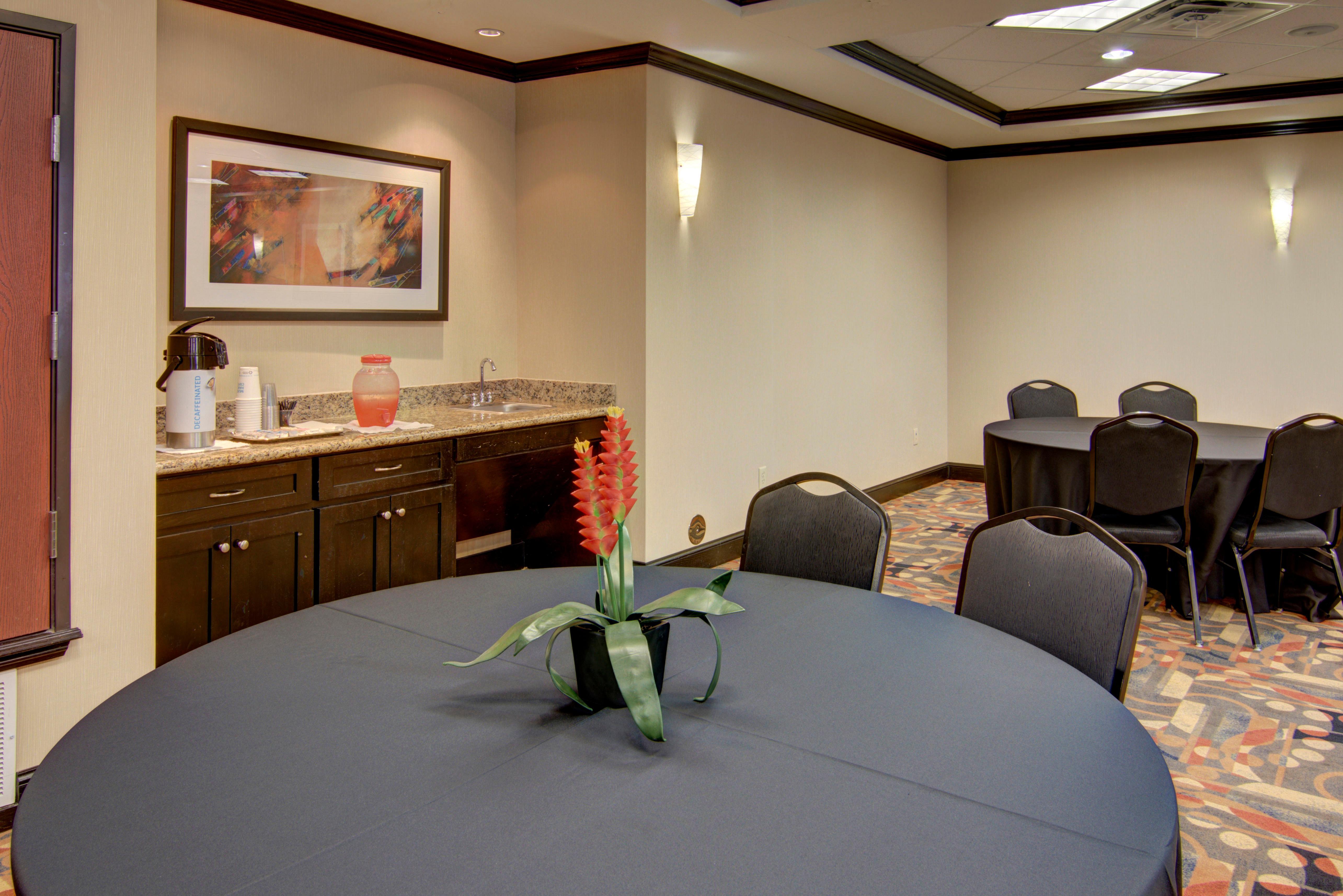 Express & By Ihg 2*