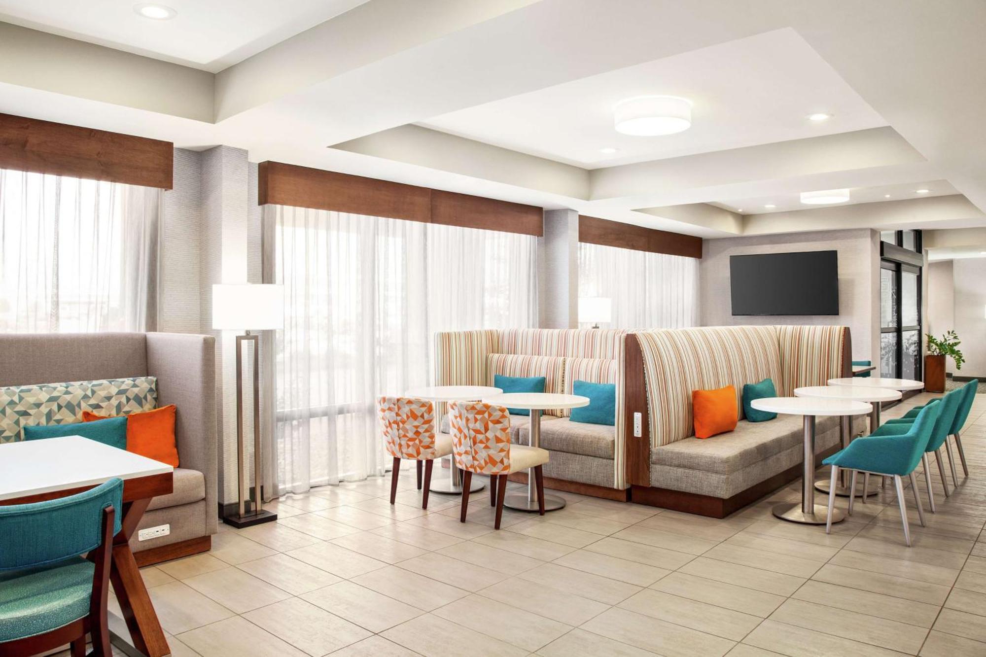 Hampton Hotel 3*