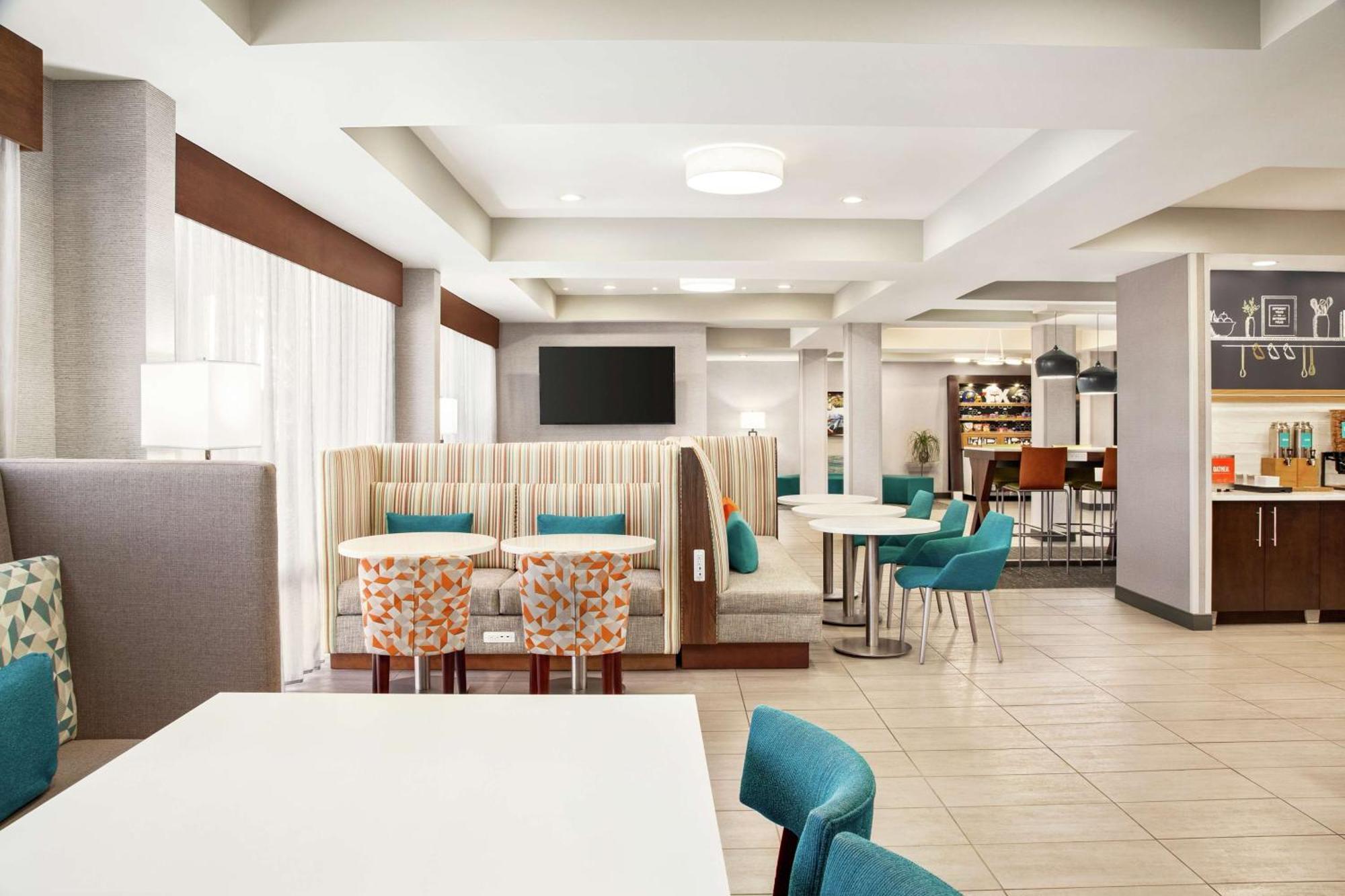 Hotel Hampton 3*