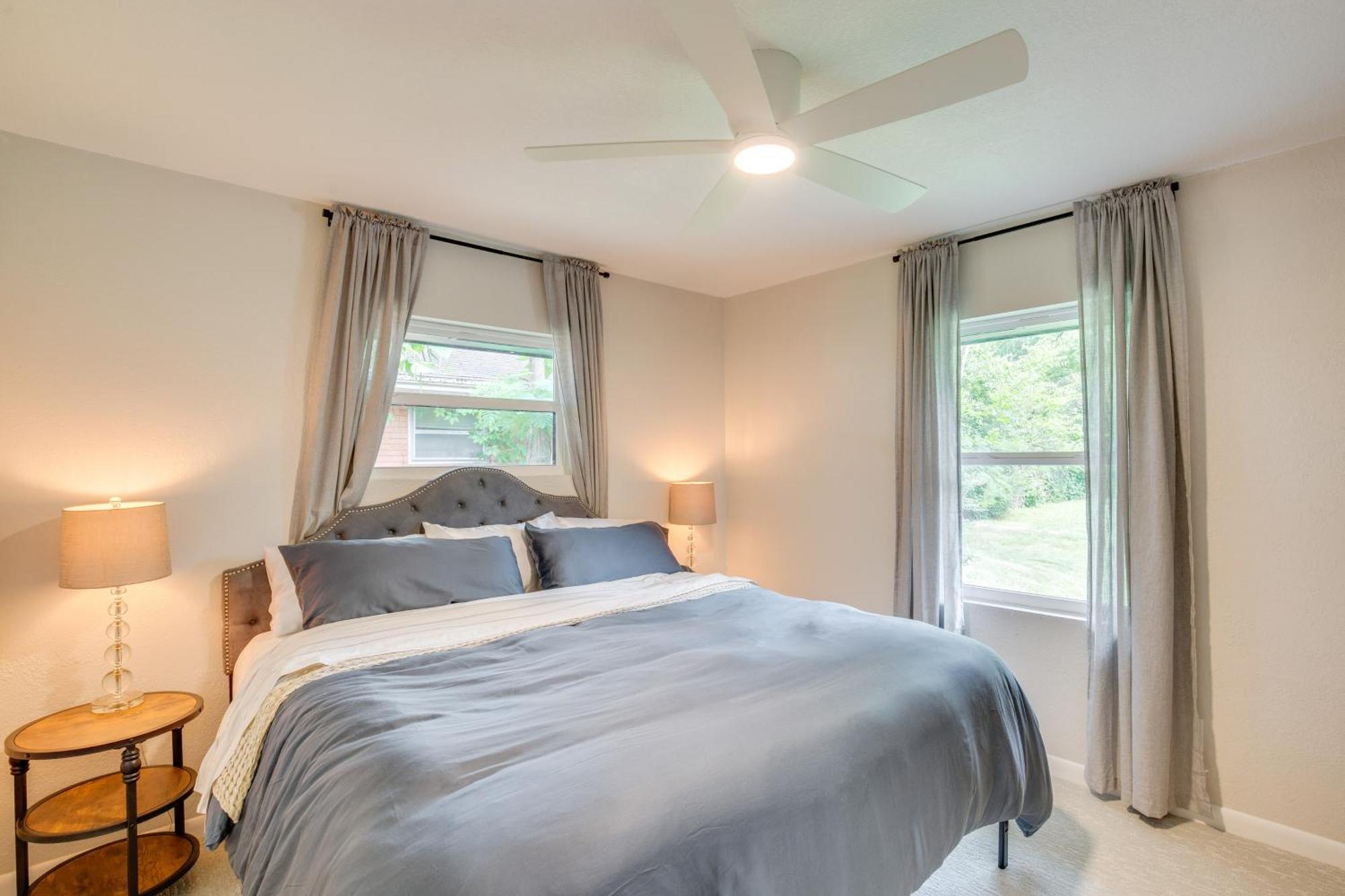 Away In Retreat With Workspace, 2 Mi To Dtwn Holiday home