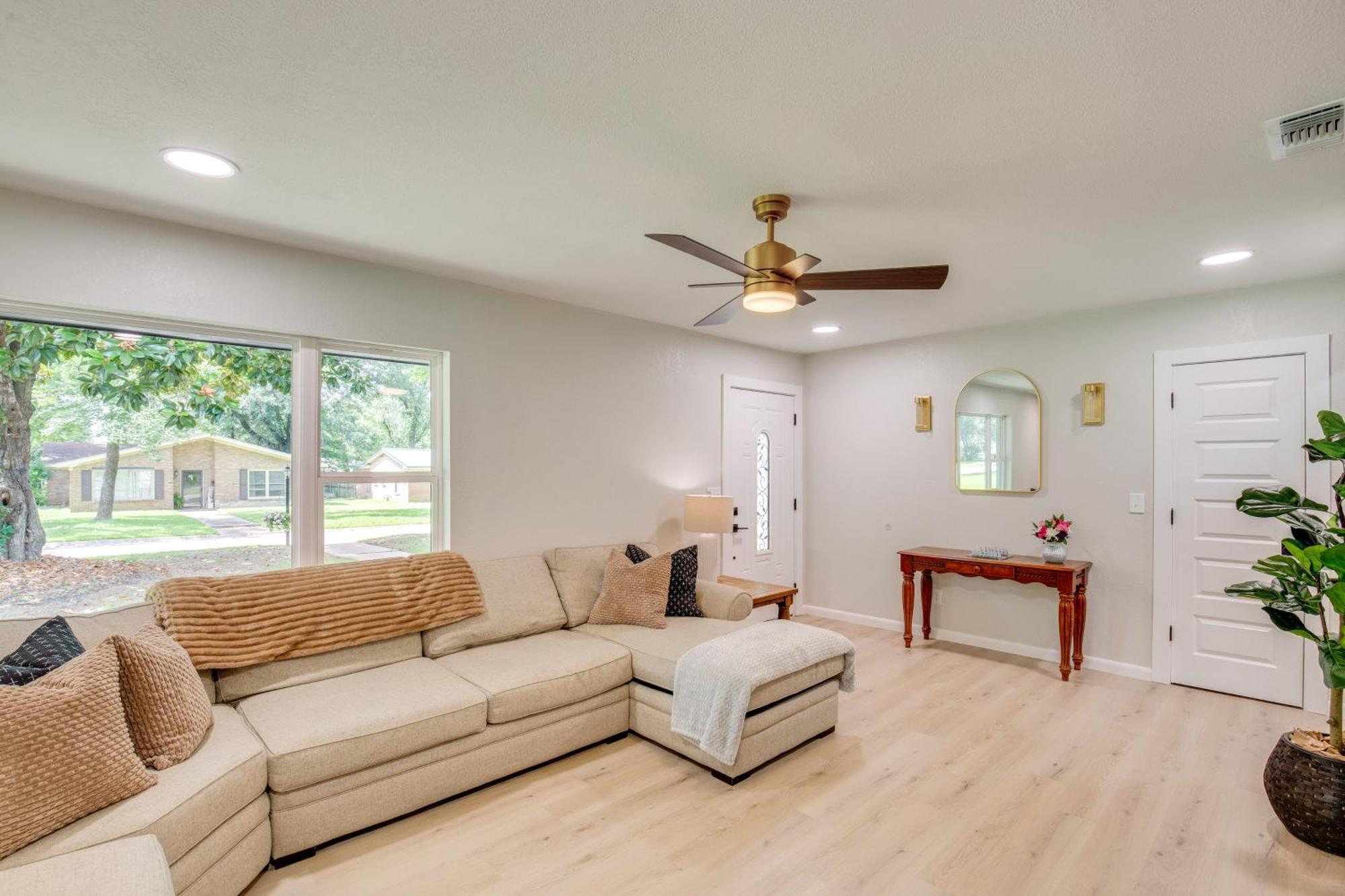 Holiday home Away In Retreat With Workspace, 2 Mi To Dtwn