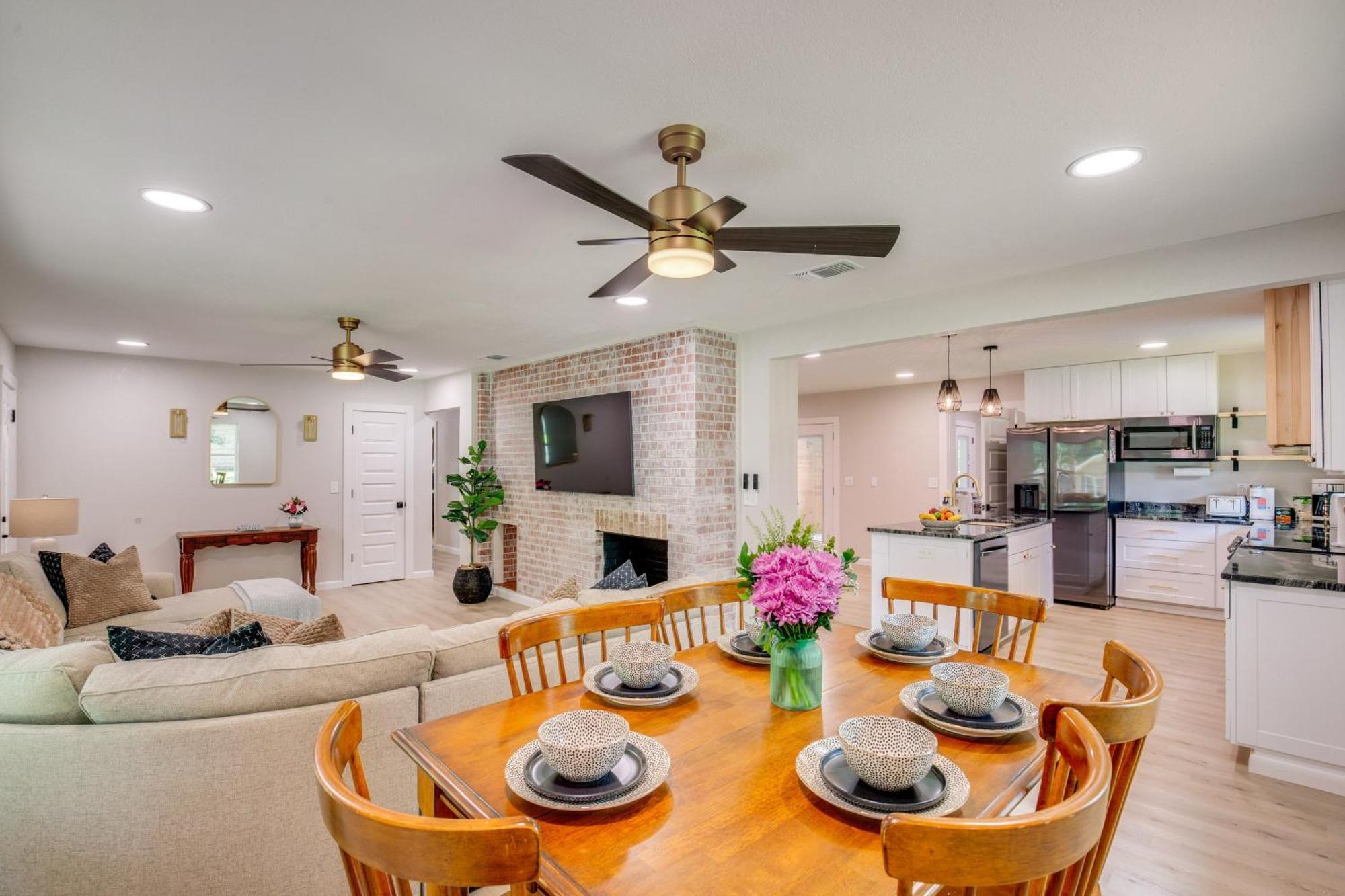 Holiday home Away In Retreat With Workspace, 2 Mi To Dtwn