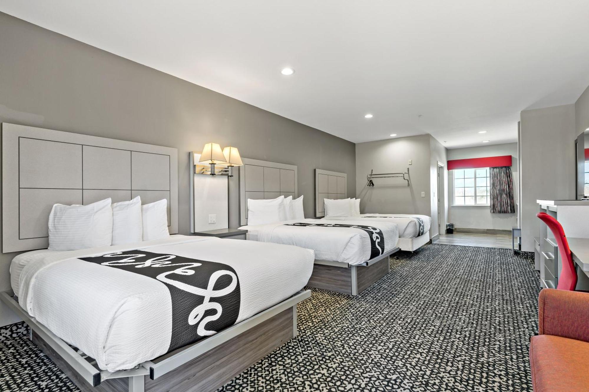 Hotel &