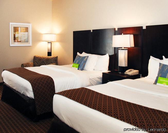 La Quinta And By Wyndham Hotel