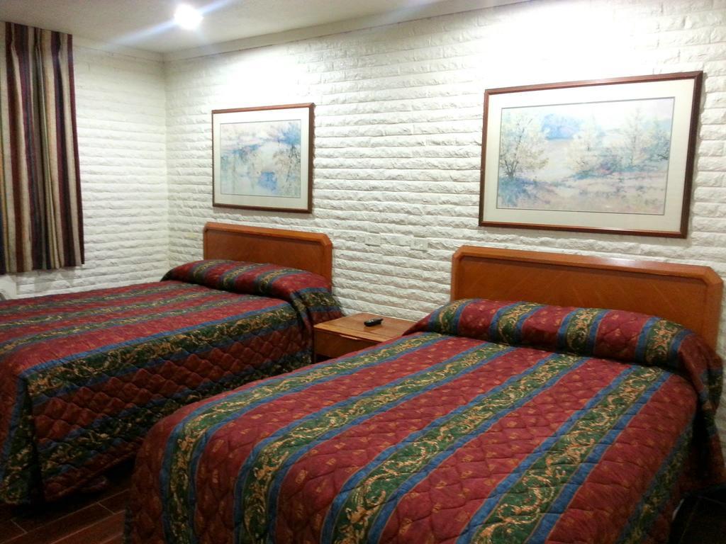 Motel King's *