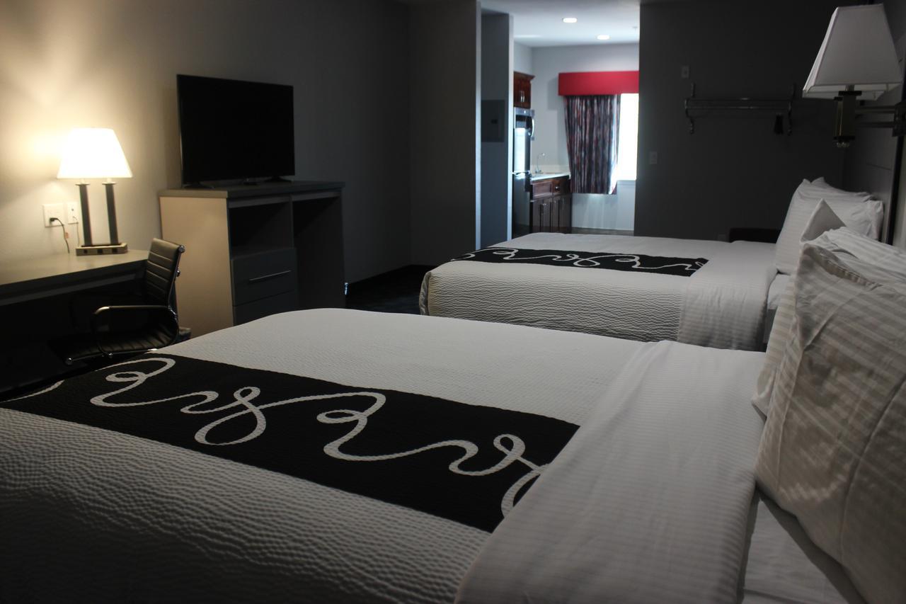 Hotel &