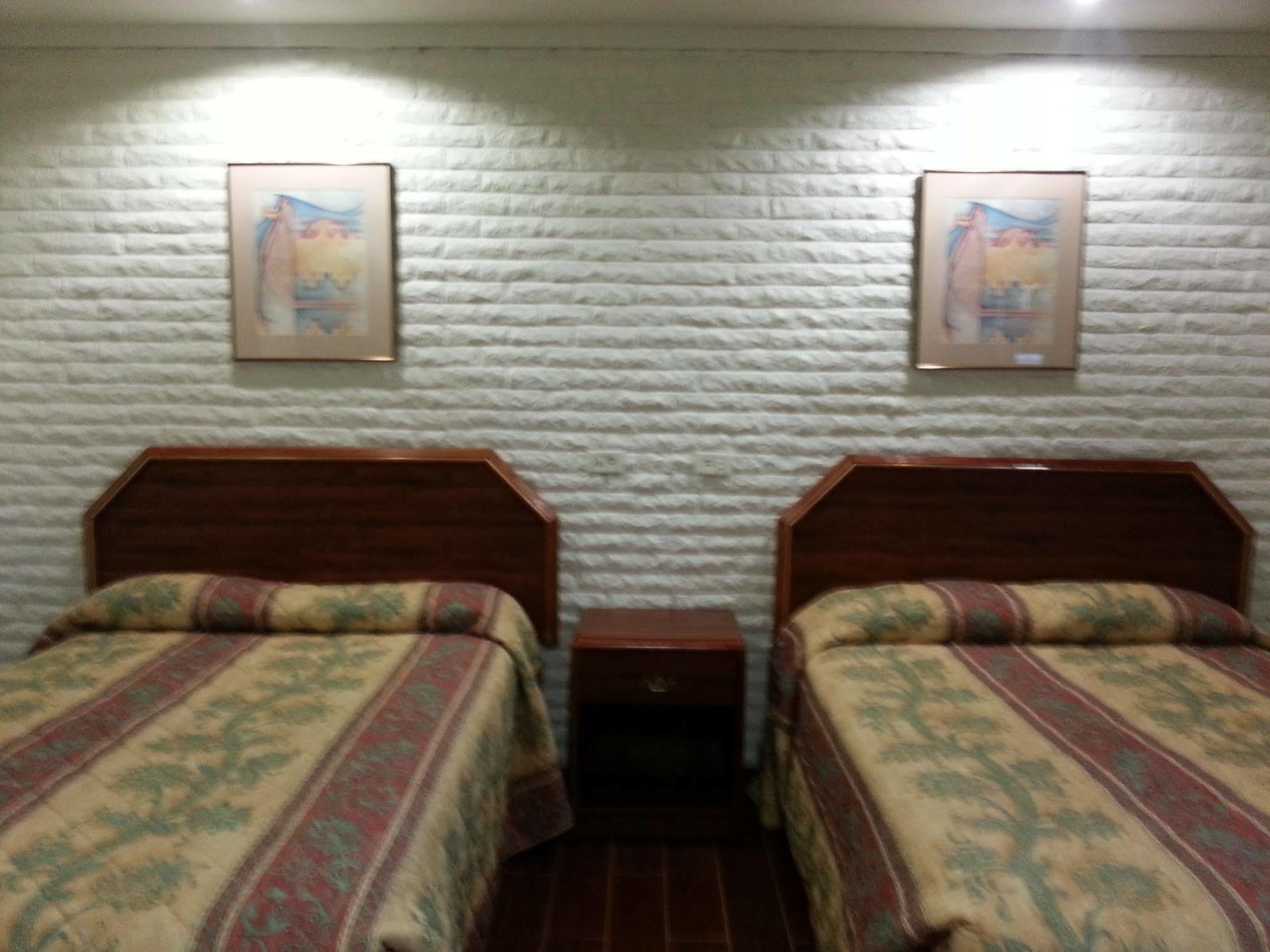 Motel King's Paris