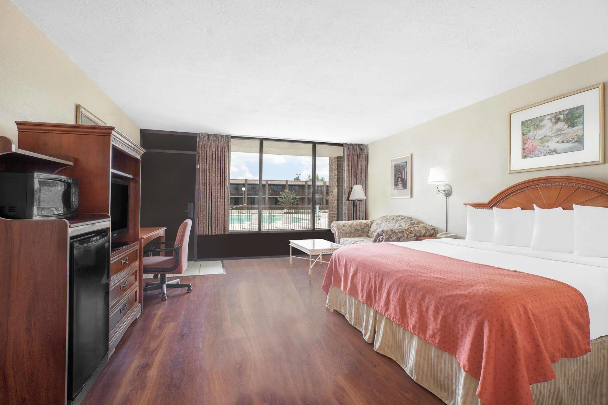 Baymont By Wyndham Motel 3*