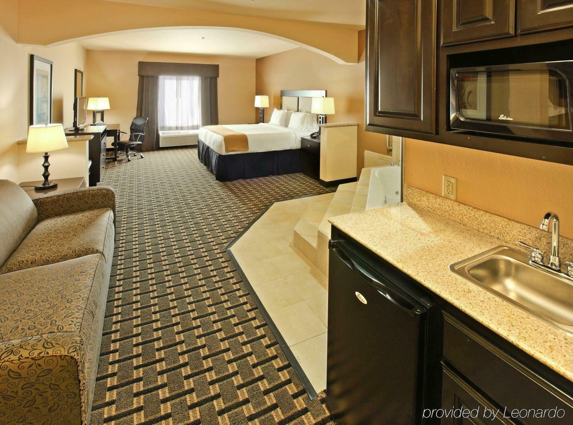 Express & By Ihg 2*