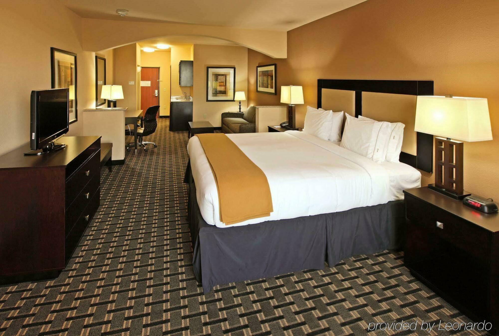 Hotel Express & By Ihg 2*