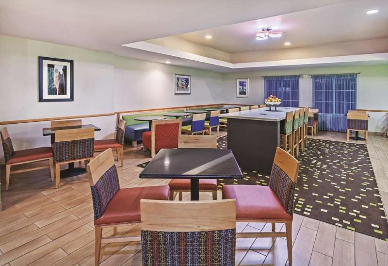 La Quinta And By Wyndham Hotel 3*