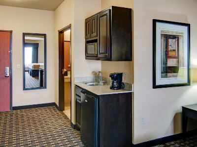 Express & By Ihg